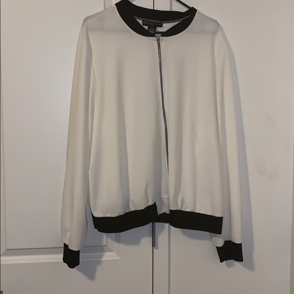 Fashion to figure White bomber jacket